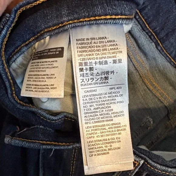 Levis 724 High Rise Straight Jeans - Picture 5 of 5